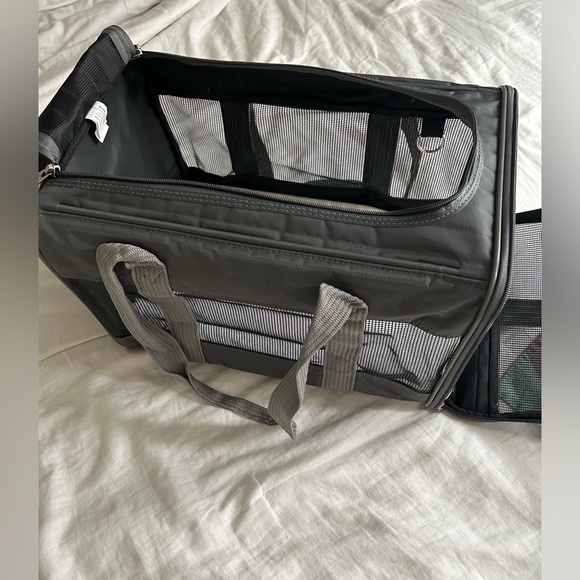 Sherpa Original Deluxe Pet Carrier Medium - Picture 4 of 8